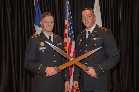 Parents Surprise Cadets At 68th Annual Army Rotc Award Ceremony Tcu 360