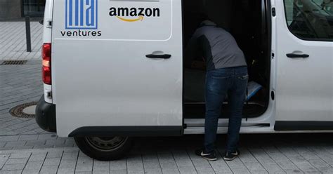 Amazon Delivery Driver Caught Urinating On Maryland Homeowners Front Lawn After Getting Locked