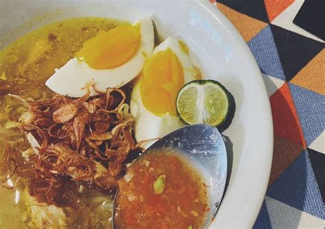 Resep ayam kuah merah ini terinspirasi oleh masakan tumis ayam yang biasa kami pesan di salah satu restaurant cina di perth. Resep Soto Ayam Kuah Bening Simple oleh Santi Lisnawati - Cookpad