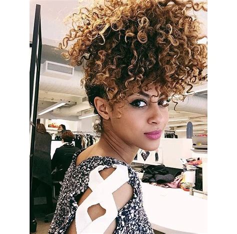 does anybody know who she is i love her curls 😻 curly hair wig natural hair styles wig