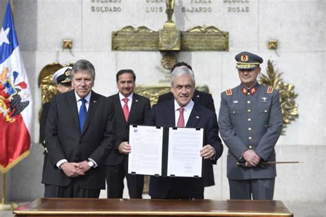El árbitro cometió un error terrible. Presidente Piñera le dará más atribuciones a las FF.AA ...
