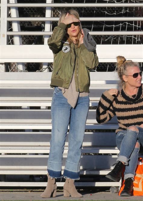 Kate Hudson At Her Sons Soccer Game In Los Angeles 12022016 Hawtcelebs