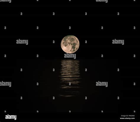 Full Moon Reflection On Lake Hi Res Stock Photography And Images Alamy