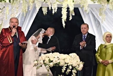 Düzenlenen nikah törenine cumhurbaşkanı recep tayip erdoğan ile eşi emine erdoğan, beşiktaş. Esra Bilgiç ve Gökhan Töre mutluluğa 'evet' dedi - Takvim