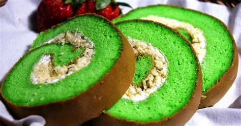 Resep kue bolu kukus kali ini yakni cara membuat kue bolu gulung durian yang lembut dan manis. Resep dan Cara Membuat Bolu Gulung Pandan | Resep Masakan Indonesia