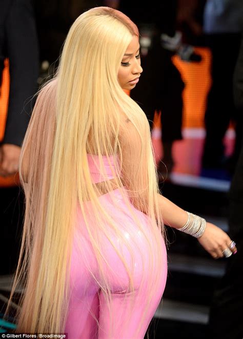 VMAs Nicki Minaj Flaunts Curves In Skintight Pink Daily Mail Online