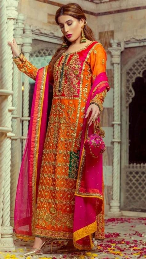 Mayon Dress Ideas Viral Pakistani Bridal Dresses Pakistani Fashion