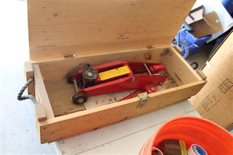 2 Ton Hydraulic Floor Jack With Wood Storage Box St Michael Lake