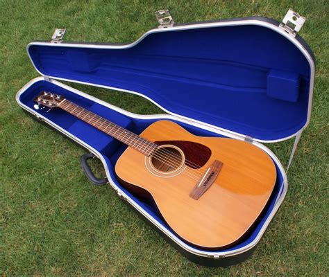Vintage Yamaha FG Dreadnought Acoustic Guitar Hard Case
