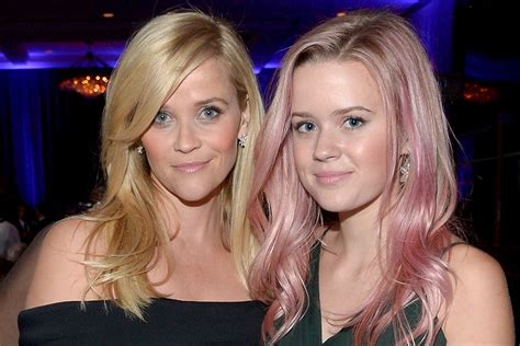 Reese Witherspoon And Her Daughter Ava Phillippe Look Alike In New