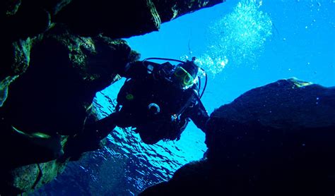 Dive Between Tectonic Plates In Iceland Black Tomato