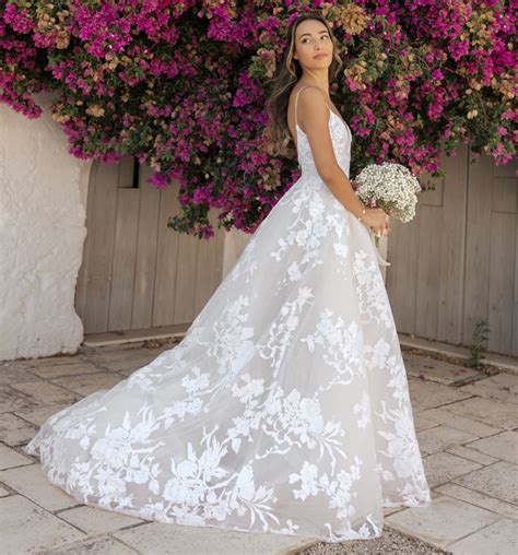 Monique Lhuillier Maeve Wedding Dress Save 51 Stillwhite