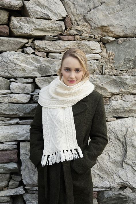 Aran Woollen Mills Irish 100 Merino Wool Hand Knitted Aran Scarf 59