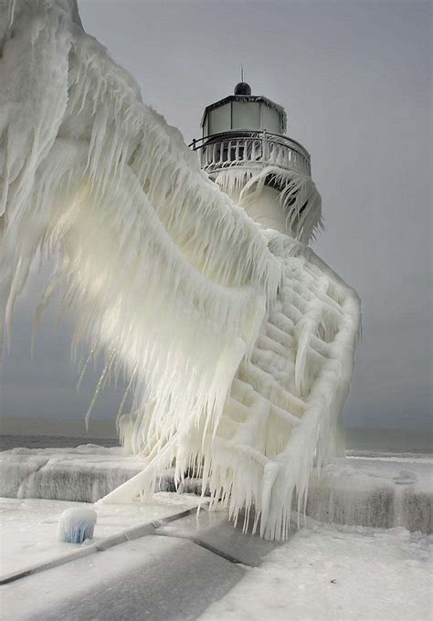 The Great Lakes Eerily Frozen Lighthouses Scenery Amazing Nature