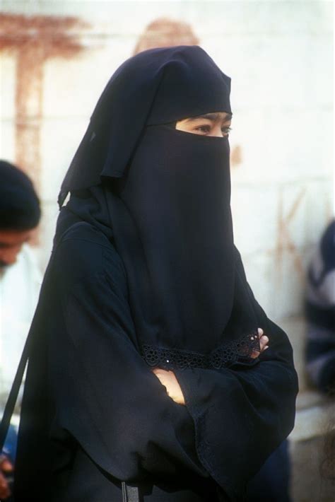 Two Layer Niqab With Abaya Hijablove Pinterest Niqab Layering