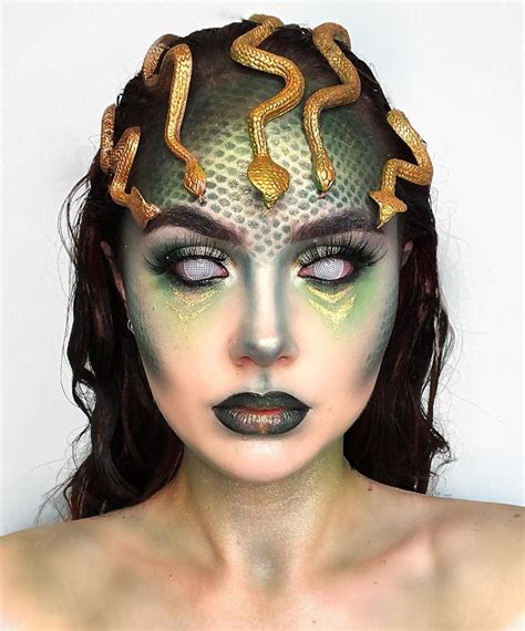 🐍 Medusa 🐍 Dont Look Into Her Eyes 🙈 ————————————————————— Maybelline 24 Hour Superstay In