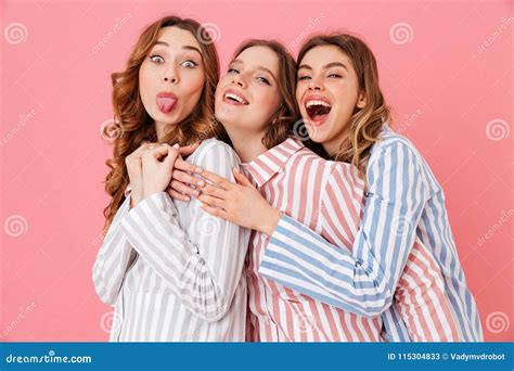 Portrait De Trois Belles Jeunes Filles 20s Portant Le Streptocoque