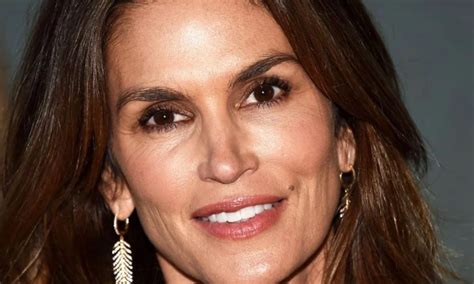 Ageless Beauty Cindy Crawford 56 Wows In Glamorous Deep Cleavage Dress Break Surge