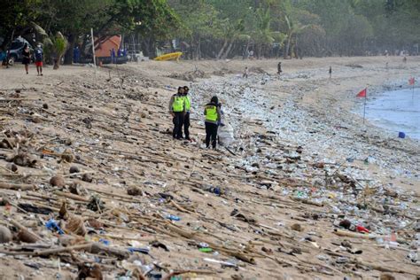 The Trash Keeps Coming Balis Iconic Beaches Are Buried In Rubbish