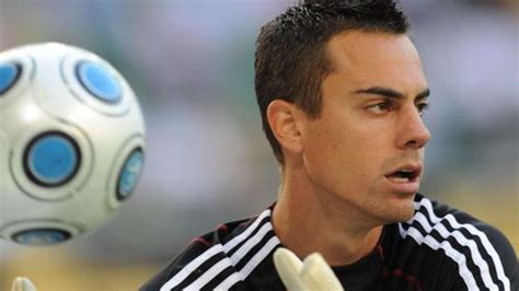 Nadin benaglio is the name of his spouse. Diego Benaglio: Felix-Magath-Klausel im Vertrag? | Fußball