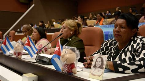 la mujer cubana desempeña un papel esencial en el desarrollo socio económico del país mesa redonda