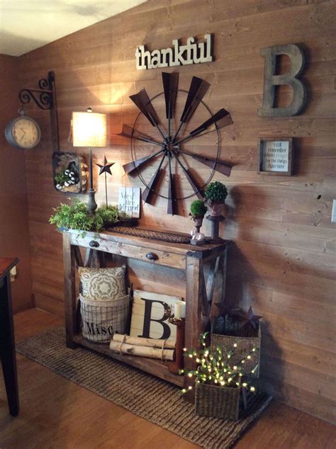 Farmhouse Shiplap Wall And Entry Table Décoration Murale Rustique