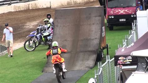 Click the article to watch the top 10 freestyle dirt bike tricks! freestyle dirt bike stunts@4wd show 22/3/2015 - YouTube