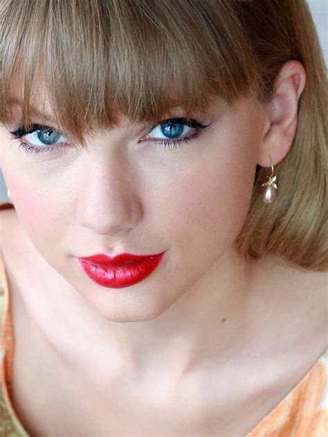 Red Lips Taylor Swift Taylor Swift Makeup Taylor Swift Nose Ring