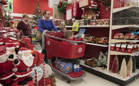 Retailers Target Last Minute Holiday Shoppers Target Walmart