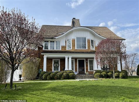 Ruth Madoff Is Living In A 38m Mansion Owned By Her Sons First Wife Following Bernies Death