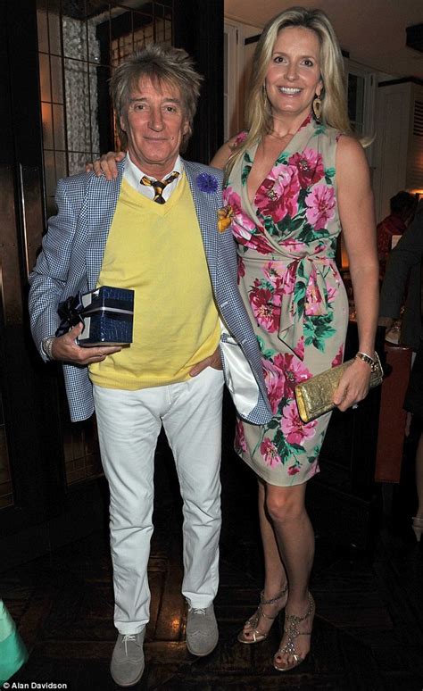 Penny Lancaster Towers Over Husband Rod Stewart As They Enjoy A Night Out Together Daily Mail