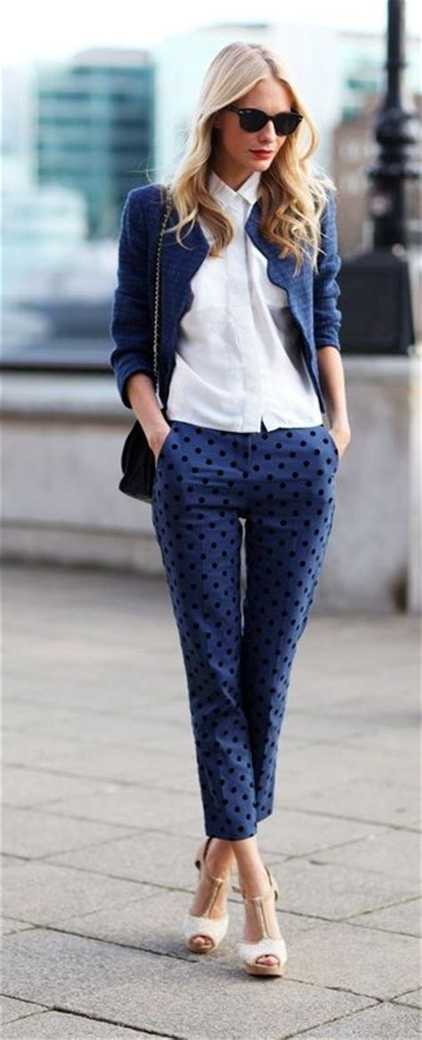 For instance, if it is blazing hot, then you cannot go for blazer. Office Wear Ideas For Ladies 2021 | FashionGum.com