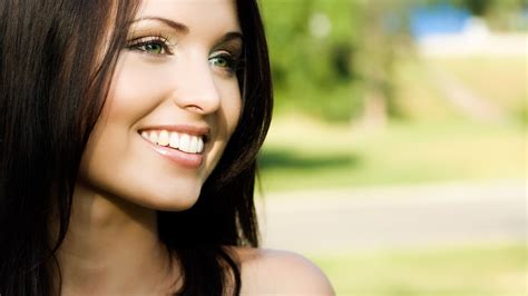Women Model Brunette Long Hair Women Outdoors Face Green Eyes Smiling Looking Away Bare