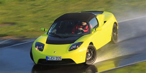 Electric cars, giant batteries and solar. Neuer Tesla Roadster: 400 km/h Spitze, Markstart 2020 ...