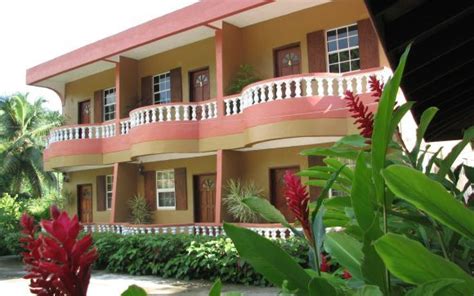 Domcan S Guest House And Restaurant Castle Bruce Dominica