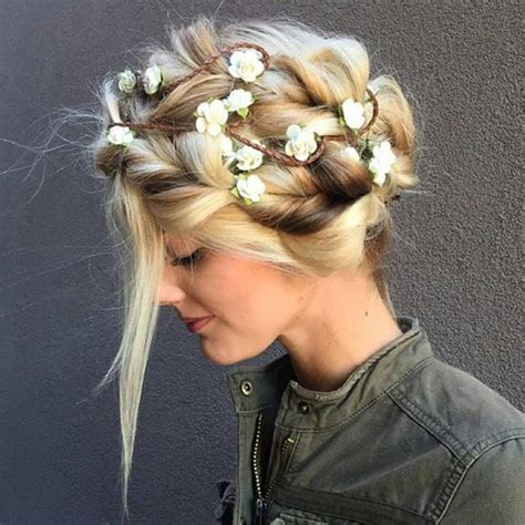Although the easter weekend is already over, many people appear to continue celebrating by posting photos of blooming trees, sunny weather and their beloved pets. 11 Creative Easter Hairstyles! • HolleewoodHair