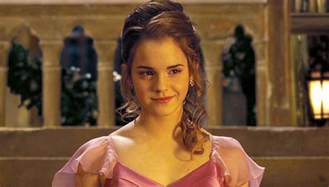 First Look At Emma Watsons Belle In New Beauty And The Beast Trailer