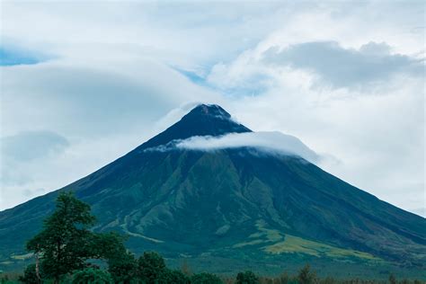 Majestic Mayon Volcano Albay Meat And Travel