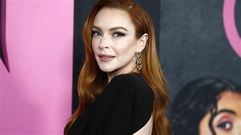 lindsay lohan surprises audience with appearance at mean girls premiere