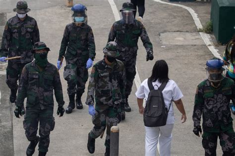 Philippine Police Arrest Us Citizen 3 Locals For Allegedly Running