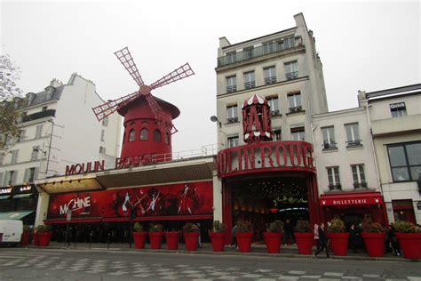 Paris 3 Moulin Rouge Y El Barrio De Sex Shops Blog Erasmus París Francia