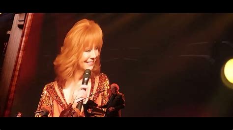 Reba Mcentire In Milwaukee Wisconsin 31723 Is There Life Out There W The Isaacs Youtube