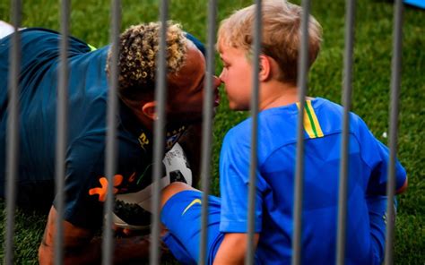 Unser song für den rollenden und ständig liegenden brasilianer. Coupe du monde : Neymar s'affiche avec son fils à l ...