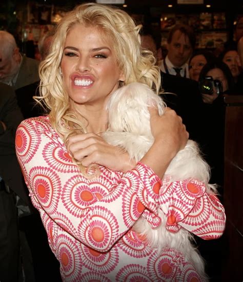 Anna Nicole Smith Loving The Attention 9gag