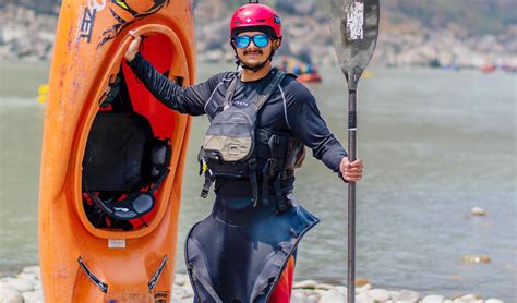 What To Wear For Kayaking Men And Women An Ultimate Paddling Dress