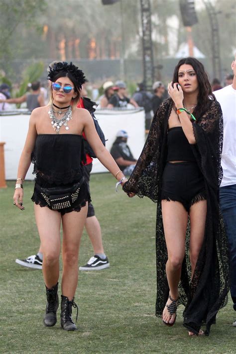 Kylie jenner and kendall jenner got into a physical fight on thursday's episode of e!'s keeping up with the kardashians. the disagreement began when kylie refused to drop off kendall at her house in beverly hills after a night out in palm springs. Kendall & Kylie Jenner at the Coachella Festival in Indio ...