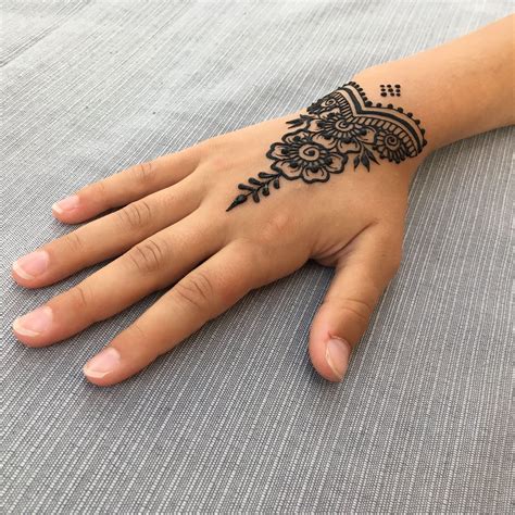 Easy Henna Tattoo Designs For Hands Simple Henna Hand And Wrist