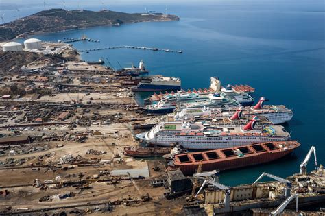 Shipping container costs to italy. Turkey's Aliağa shipyard is where old ships go to die ...