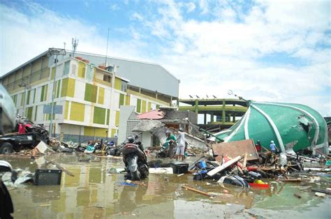 The Latest Over 800 Dead In Indonesia Quake And Tsunami