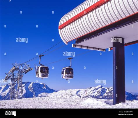 Skiing Lifts Hi Res Stock Photography And Images Alamy
